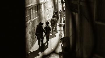 الاحتلال يشن حملة مداهمات واعتقالات بالضفة والقدس