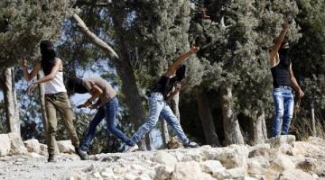 إصابات بمواجهات عنيفة مع الاحتلال بالضفة المحتلة