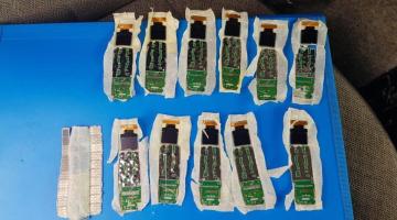 العدو يزعم إحباط تهريب 12 هاتفًا نقالًا لأسرى سجن "شطة"