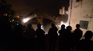 الاحتلال يخطر مواطنين بهدم منازلهم في نابلس