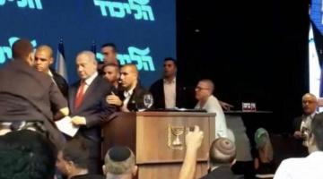 نتنياهو يهرب مجدداً في عسقلان خوفاً من صواريخ المقاومة 