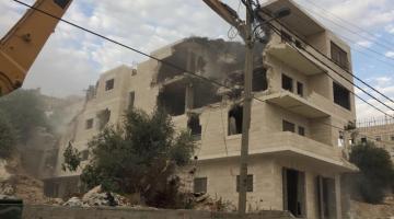 جرافات العدو تهدم مبنى قيد الإنشاء في القدس