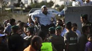 الاحتلال يشترط "تمارين رياضية" لاجتياز حاجز بالخليل!