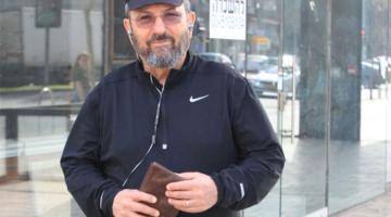 إيهود باراك يتجول بمسدس في شوارع تل أبيب المحتلة