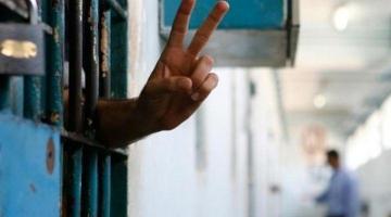 الزعانين: الحركة الأسيرة تحقق انتصاراً جديداً بوحدتها ووقوفها بوجه السجان