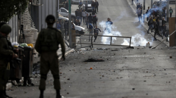 اندلاع مواجهات في سلواد وإغلاق مدخل برقا