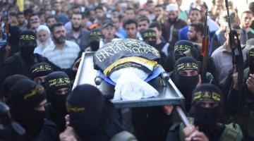 صور.. الآلاف يشيعون جثمان الحاجة "أم رضوان الشيخ خليل" خنساء الأمة