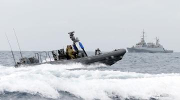 الاحتلال يلاحق الصيادين في بحر شمال القطاع