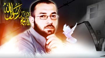 العدو يخرج القائد "مرداوي" مكبل اليدين والقدمين للقاء محاميه