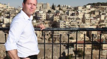 رئيس بلدية الاحتلال بالقدس يدعو لحمل السلاح