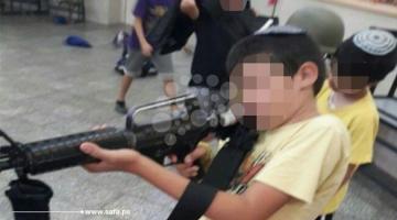 تدريب أطفال على السلاح بمخيم صيفي للمستوطنين