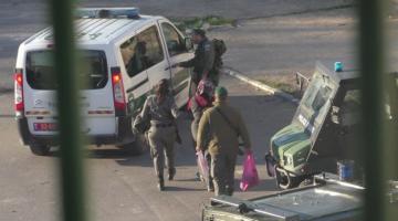 العدو يعتقل فتاة حاولت تنفيذ عملية طعن بالخليل