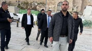 المتطرف إيتمار بن غفير يقتحم الأقصى بحماية مشددة