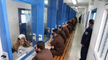 أسرى "ريمون" يبدؤون استخدام الهاتف العمومي لأول مرة