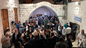 مواجهات خلال اقتحام المستوطنين قبر يوسف بنابلس