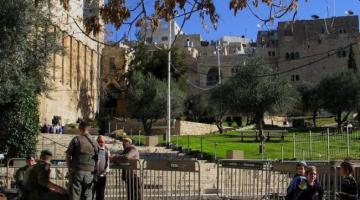 مستوطنون يقيمون حفلاً استفزازياً في محيط الحرم الإبراهيمي