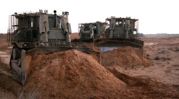 توغل محدود لجرافات الاحتلال شرق خان يونس