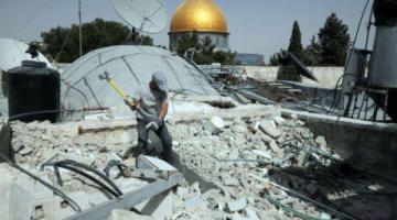 الاحتلال يجبر عائلتين مقدسيتين على إخلاء منزليها تمهيدًا لهدمهما ذاتيًا