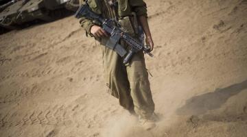 فتاة فلسطينية تتسبب في طرد جندي "صهيوني"