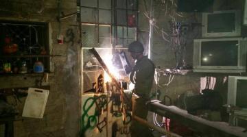 الاحتلال يزعم ضبط 200 قطعة و 20 مخرطة لصناعة الأسلحة بالضفة