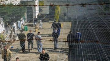 30 أسيراً يبدأون إضراباً عن الطعام رفضاً لاعتقالهم الإداري