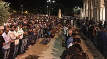 الاحتلال يخلي المعتكفين ويعتقل 4 منهم في الأقصى