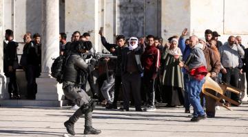  إصابات بمواجهات عنيفة مع قوات الاحتلال في الأقصى