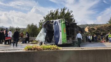 مصرع صهيونيين وإصابة 33 بانقلاب حافلة غربي رام الله