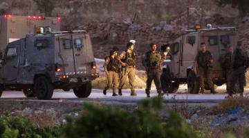 حملة اعتقالات واسعة تطال 29 مواطنًا بالضفة المحتلة