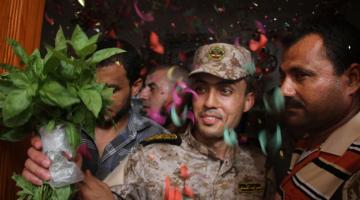 صور.. الأسير المجاهد "خليل أبو شنب" يتنسم عبق الحرية