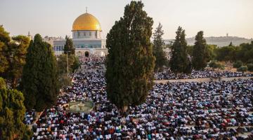 45 ألف مصلٍّ يؤدون صلاة الجمعة في الأقصى