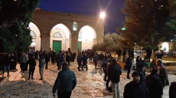 قوات الاحتلال تقتحم المسجد الأقصى وتهاجم المصلين