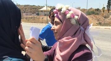 الاحتلال يفرج عن الأسيرة عائشة جمهور بعد اعتقالها 16شهرًا