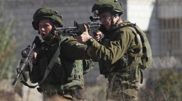 إصابة 3 جنود صهاينة بالحجارة في مواجهات الضفة