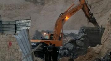 الاحتلال يهدم 3 محال تجارية بسلوان