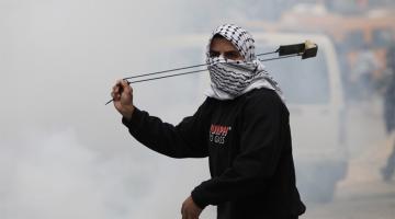 الاحتلال يقر إطلاق النار على مطلقي المفرقعات والمقلاع