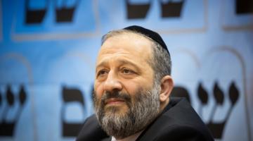 درعي حصل على 200 ألف شيكل من أحد رجال الأعمال