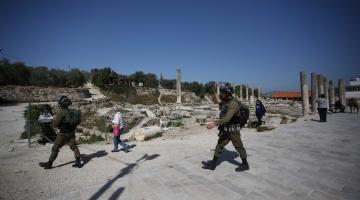 مستوطنون يقتحمون الموقع الأثري في سبسطية