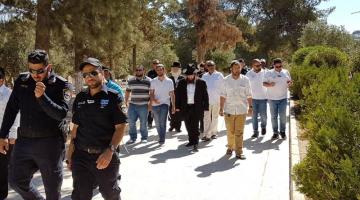 عشرات المستوطنين يقتحمون الأقصى المبارك