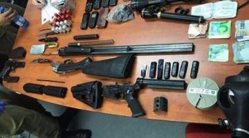 العدو يعتقل 8 فلسطينيين بالضفة ويزعم مصادرة أسلحة