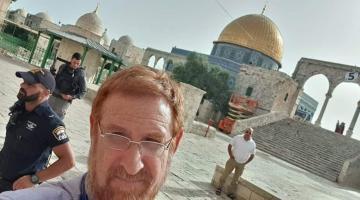 المتطرف "غليك" وعشرات المغتصبين يقتحمون باحات الأقصى