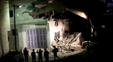 جرافات الاحتلال تهدم منزلين جنوب القدس