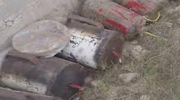 إلقاء عبوة ناسفة نحو الجدار الفاصل