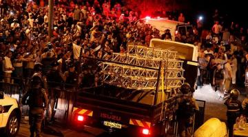 الاحتلال يرضخ للمقدسيين ويزيل البوابات الإلكترونية