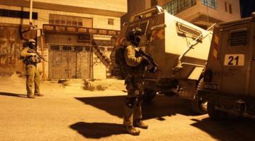  العدو يشن حملة اعتقالات ويزعم ضبط أسلحة بالضفة 