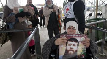 السماح لعائلة الشيخ خضر عدنان بزياته لأول مرة