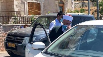 الاحتلال يفرج عن الشيخ عكرمة صبري ويبعده عن الأقصى