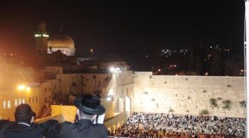 مسيرة ليلية للمستوطنين حول أبواب الأقصى