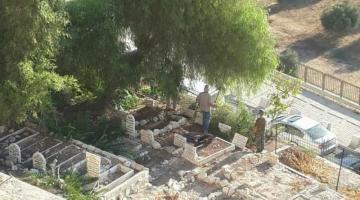 صور.. الاحتلال يستولي على جزء من مقبرة باب الرحمة الملاصقة للأقصى