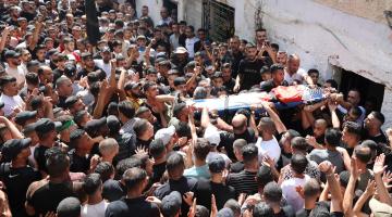 جماهير حاشدة تشارك في تشييع الشهيد التايه بطوباس